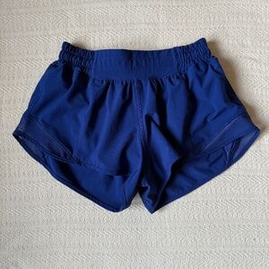 Lululemon Hotty Hot Low Rise Short 2.5", Larkspur, Size 4
